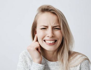 ragazza-orecchio-iperacusia